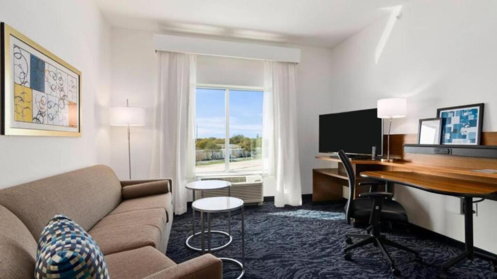 Fairfield Inn & Suites by Marriott St Petersburg North image 10
