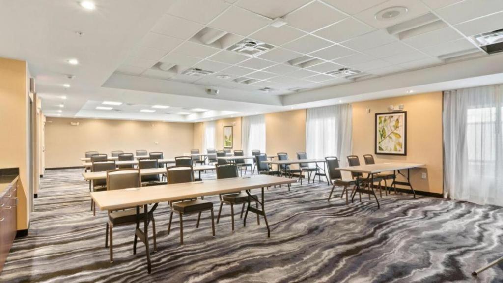 Fairfield Inn & Suites by Marriott St Petersburg North image 9